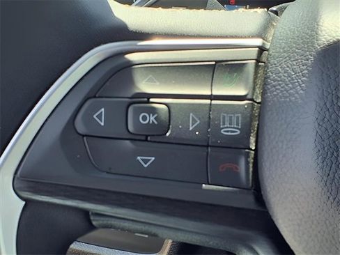 Used 2024 Jeep Grand Cherokee Altitude image 14