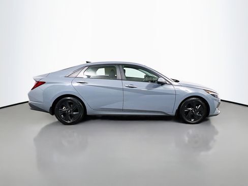 Used 2022 Hyundai Elantra SEL image 3