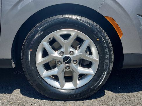Used 2023 Kia Soul LX w/ LX Technology Package FWD image 8