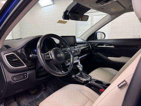 Used 2021 Kia Seltos EX image 11