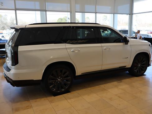 Used 2025 Cadillac Escalade V image 11