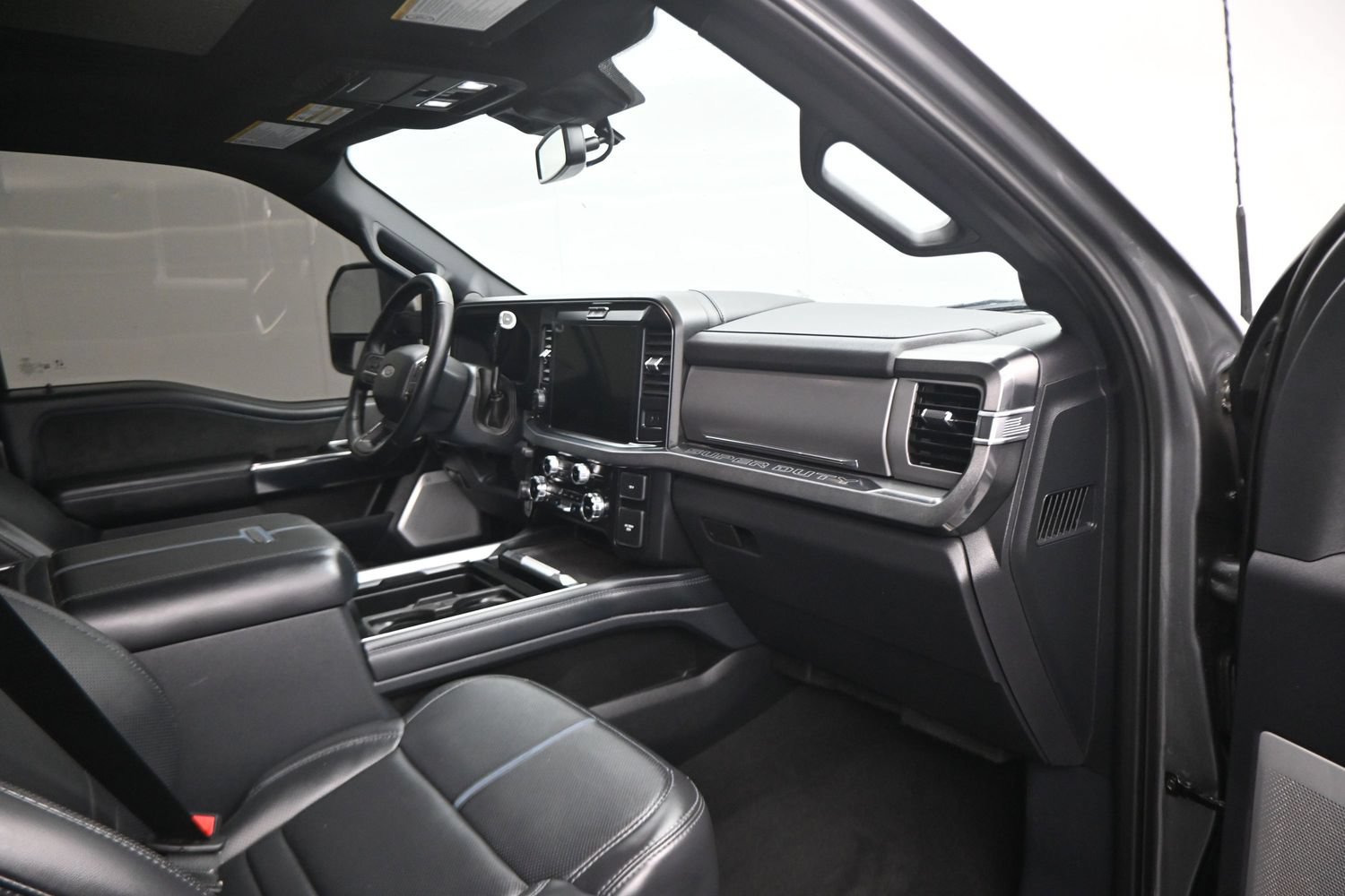 Used 2025 Ford F250 Platinum AWD/4WD image 9