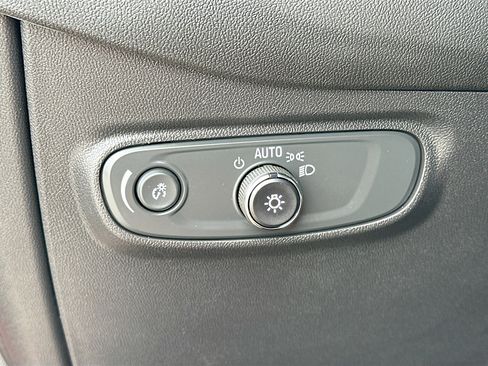 Used 2024 Chevrolet Equinox LT image 10