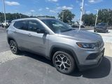 Used 2024 Jeep Compass Latitude image 3