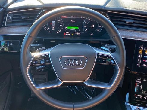 Used 2022 Audi e-tron Premium Plus image 4