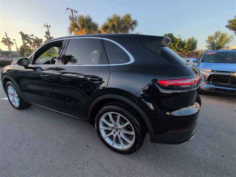 Used 2021 Porsche Cayenne w/ Premium Package image 9