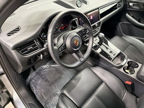 Used 2025 Porsche Macan image 4