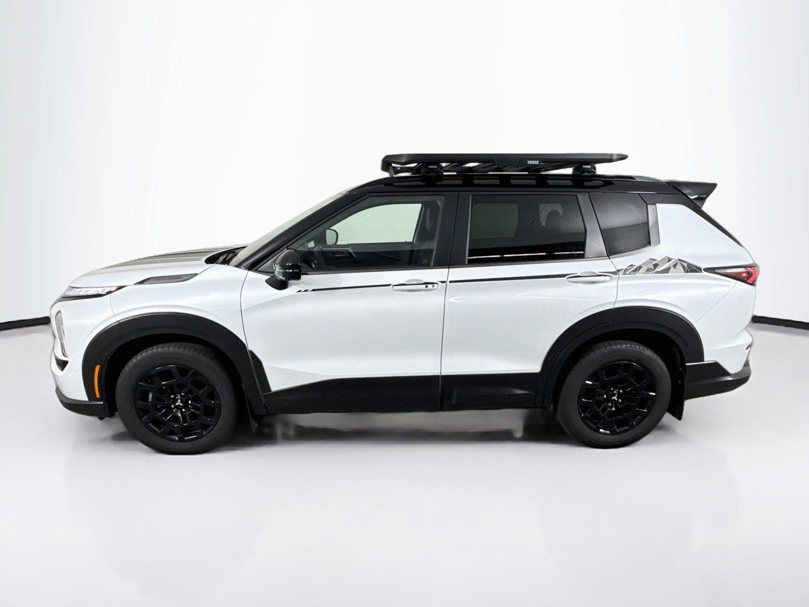 Used 2026 Mitsubishi Outlander AWD image 2
