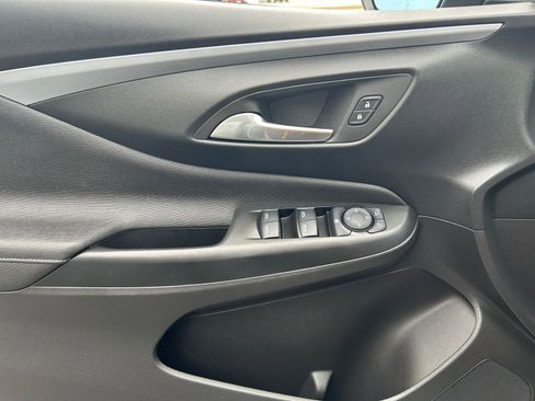 Used 2025 Buick Envista Preferred image 18