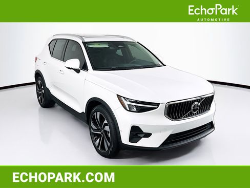 Used 2023 Volvo XC40 B4 Plus w/ Driver Assist Package FWD image 1
