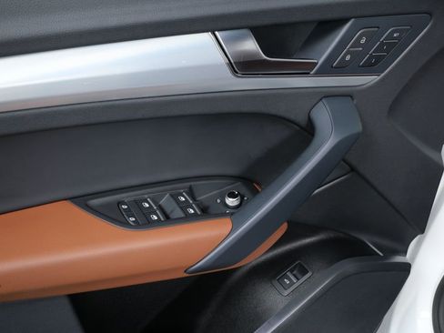 Used 2025 Audi Q5 2.0T Premium w/ Convenience Plus Package image 4