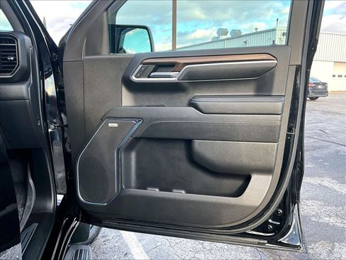 Used 2024 Chevrolet Silverado 1500 LT Trail Boss w/ Convenience Package II image 12