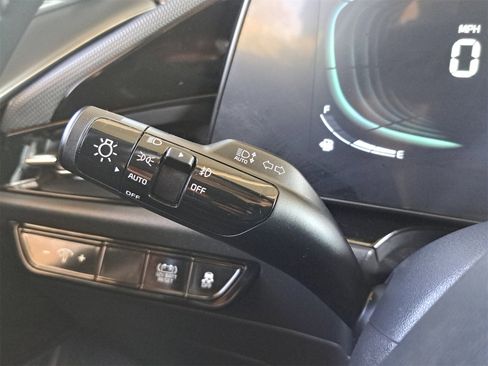 Used 2023 Kia Niro EX Touring image 25