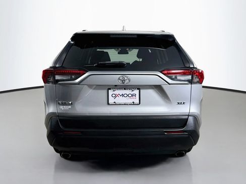 Used 2020 Toyota RAV4 XLE w/ Convenience Package FWD image 6