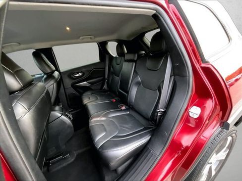 Used 2019 Jeep Cherokee Limited FWD image 25