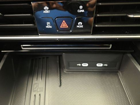 Used 2025 Volkswagen Atlas SEL image 12