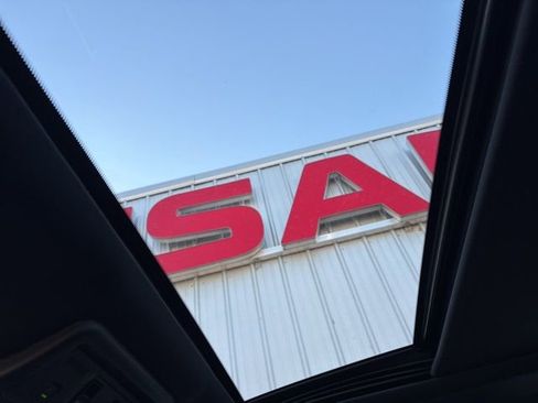 Used 2021 Nissan Titan Platinum Reserve w/ Moonroof Package image 32