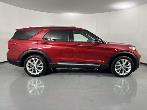 Used 2022 Ford Explorer Platinum w/ Technology Package AWD/4WD image 39