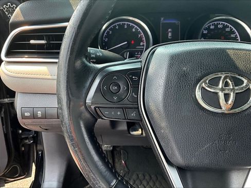 Used 2018 Toyota Camry SE w/ Convenience Package FWD image 11