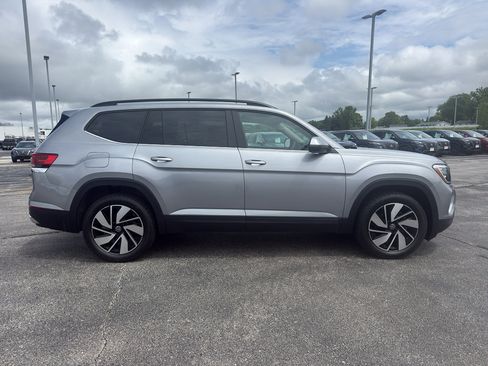 Used 2024 Volkswagen Atlas SE AWD/4WD image 4