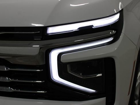 Used 2025 Chevrolet Suburban LT image 14