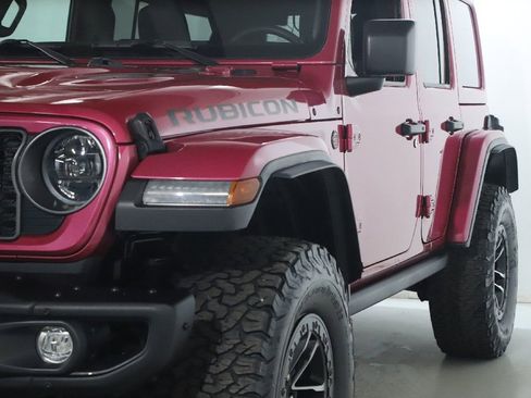 Used 2024 Jeep Wrangler Unlimited Rubicon AWD/4WD image 4