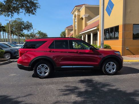 Certified 2023 Ford Explorer XLT w/ Equipment Group 202A AWD/4WD image 3