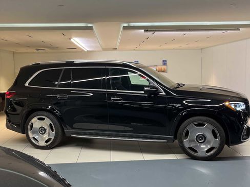 Used 2026 Mercedes-Benz GLS 63 AMG 4MATIC image 4