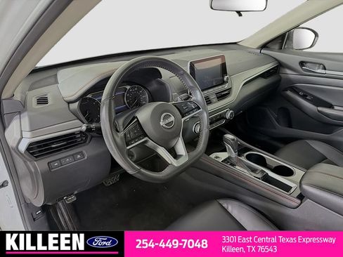 Used 2025 Nissan Altima 2.5 SR FWD image 10