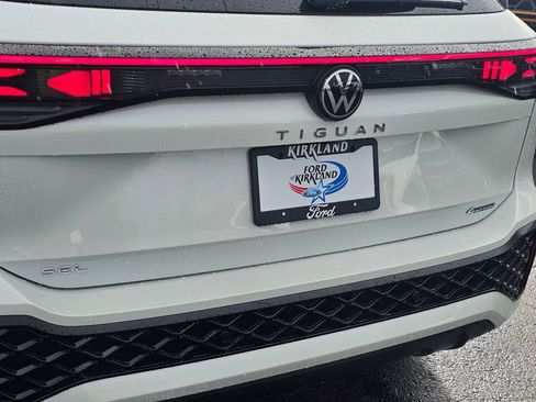 Used 2025 Volkswagen Tiguan SEL R-Line image 13