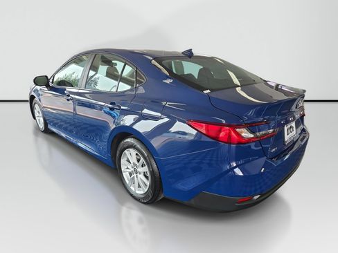 Used 2025 Toyota Camry LE FWD image 5