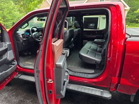 Used 2021 Ford F150 Lariat w/ Equipment Group 502A High AWD/4WD image 8