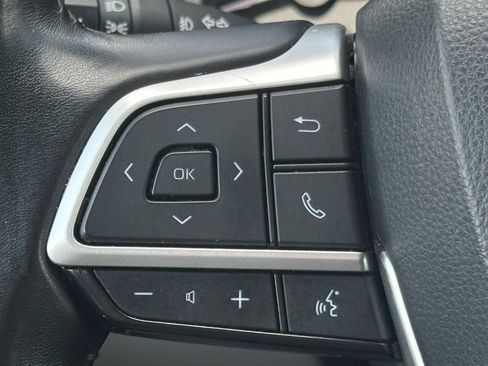 Used 2023 Toyota Highlander XLE FWD image 24