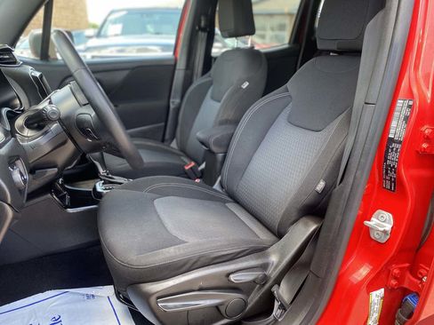 Used 2021 Jeep Renegade Latitude FWD image 12