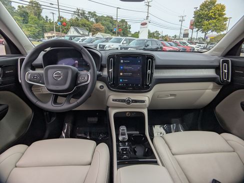 Used 2023 Volvo XC40 B5 Plus w/ Protection Package Premier AWD/4WD image 16