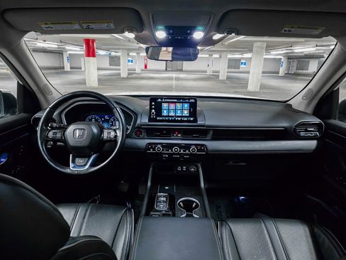 Certified 2023 Honda Pilot Elite image 3