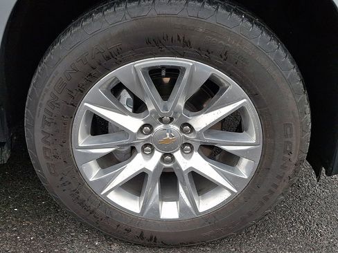 Used 2025 Chevrolet Suburban Premier w/ Sun And Tow Package image 11