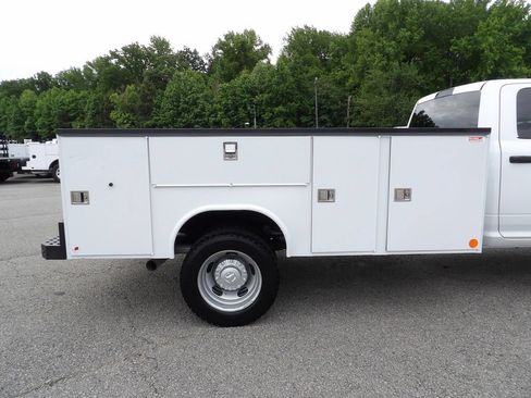 Used 2021 RAM 5500 Tradesman w/ Chrome Appearance Group AWD/4WD image 55