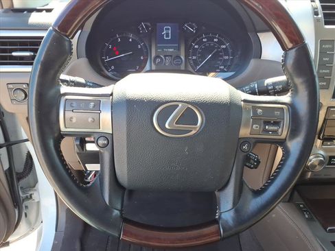 Used 2018 Lexus GX 460 Premium w/ Premium Package image 11