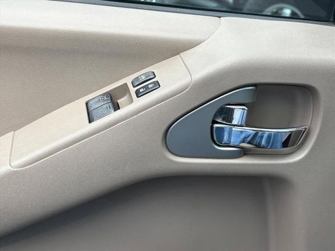 Used 2011 Nissan Frontier SV image 10