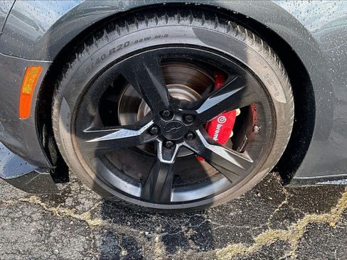 Used 2018 Chevrolet Camaro SS RWD image 2