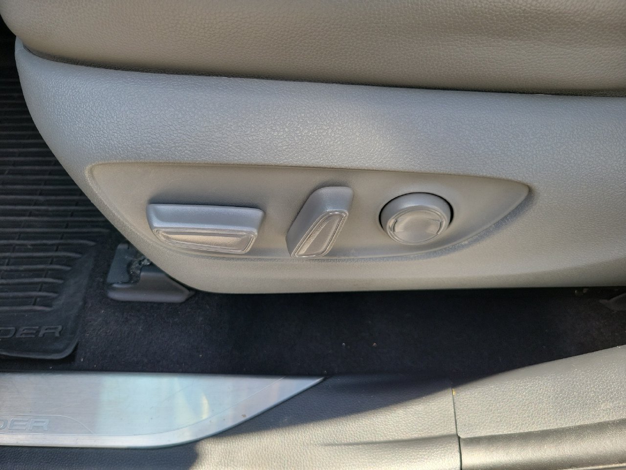 Used 2023 Toyota Highlander Platinum FWD image 18