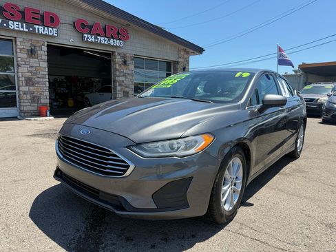 Used 2019 Ford Fusion SE FWD image 3