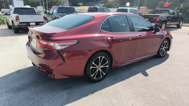 Used 2018 Toyota Camry SE w/ Moonroof Package FWD image 5