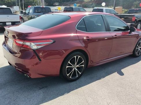 Used 2018 Toyota Camry SE w/ Moonroof Package FWD image 5
