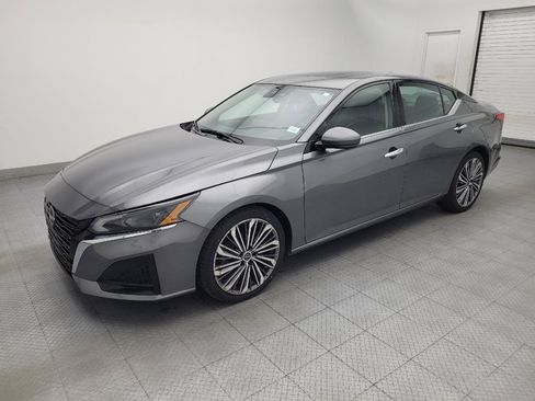 Used 2023 Nissan Altima 2.5 SL FWD image 2