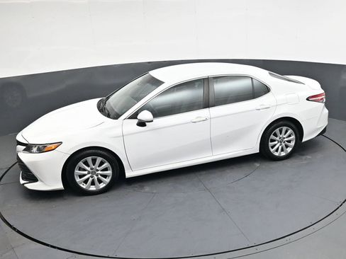 Used 2018 Toyota Camry LE FWD image 21