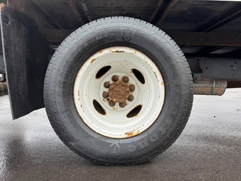 Used 2018 Ford E-450 and Econoline 450 Super Duty w/ Exterior Upgrade Package image 13