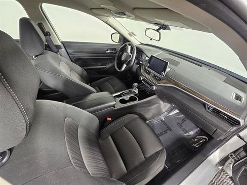 Used 2024 Nissan Altima 2.5 SV image 15
