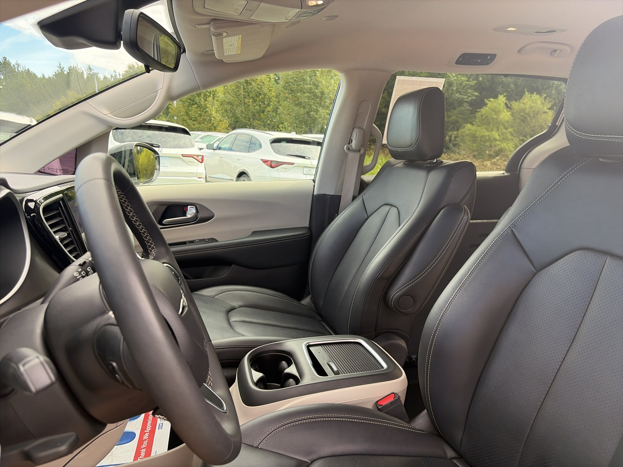 Used 2024 Chrysler Pacifica Touring-L FWD image 19